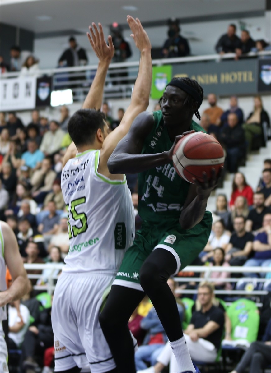 Türkiye Sigorta Basketbol Süper Ligi'nin 23. hafta maçında, Yukatel Merkezefendi Belediyesi Basket...
