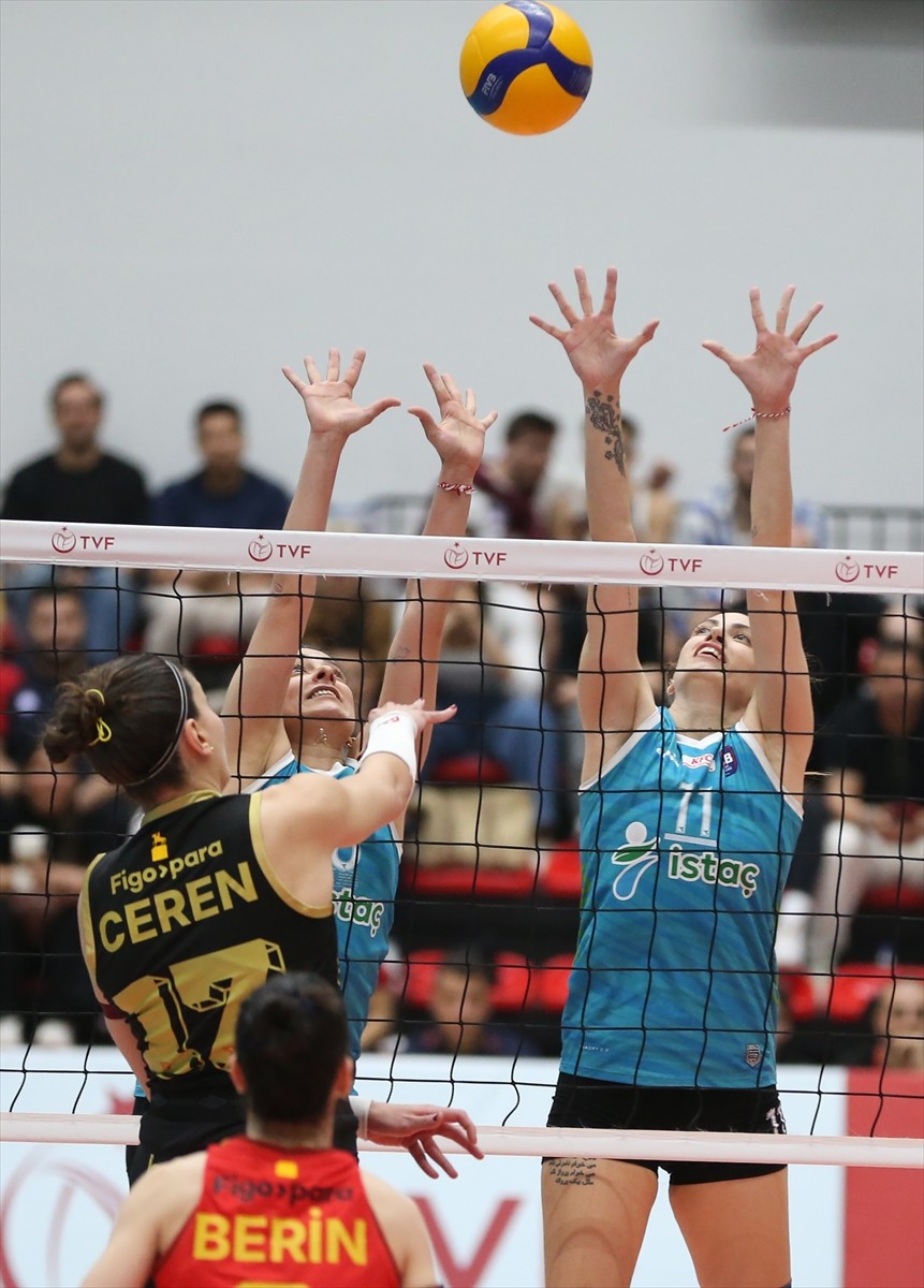 Türkiye Voleybol Federasyonu (TVF) Kadınlar 1. Lig final etabında, Papara Göztepe ile İBB Spor...