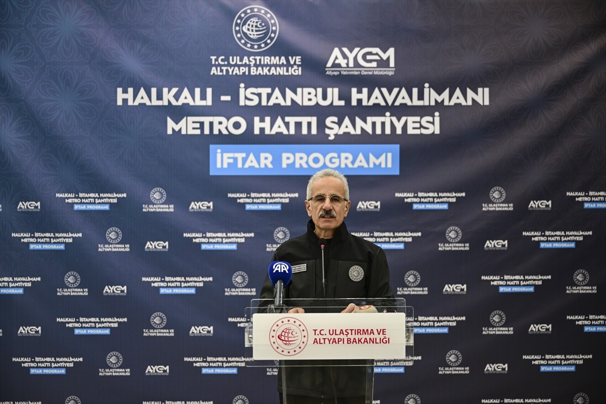 Ulaştırma ve Altyapı Bakanı Abdulkadir Uraloğlu, Halkalı-İstanbul Havalimanı Metro Hattı...