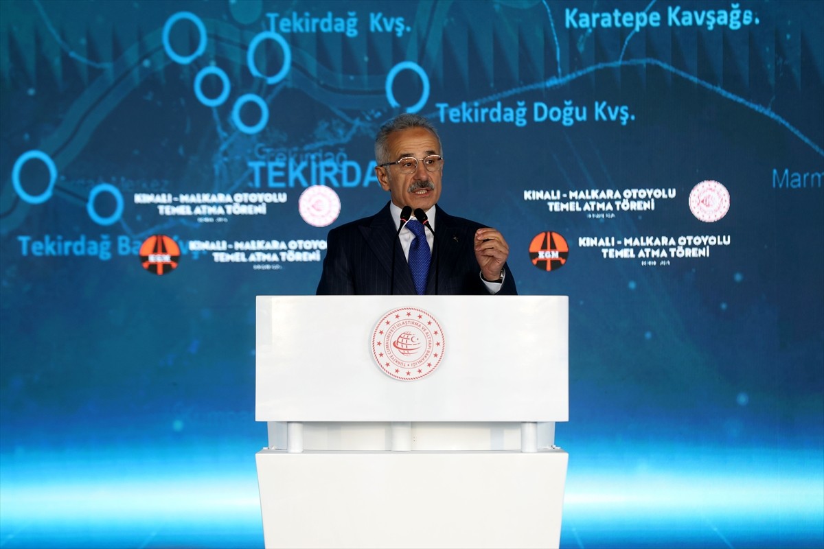 Ulaştırma ve Altyapı Bakanı Abdulkadir Uraloğlu, Tekirdağ'ın Malkara ilçesinde düzenlenen...