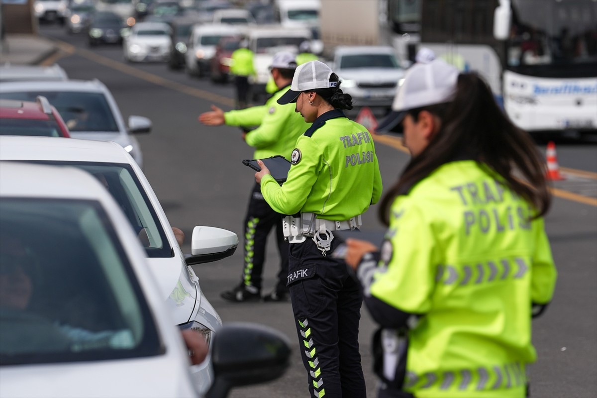 Ülke genelinde Ramazan Bayramı öncesi trafik denetimleri artırıldı. Yaklaşan Ramazan Bayramı...