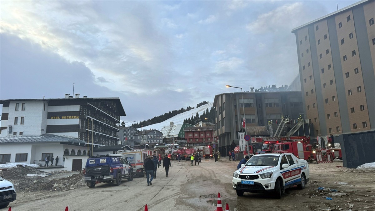 Uludağ’da bir süre önce ocak ayında turizm işletme belgesi olmadığı için kapatılan otelde çıkan...