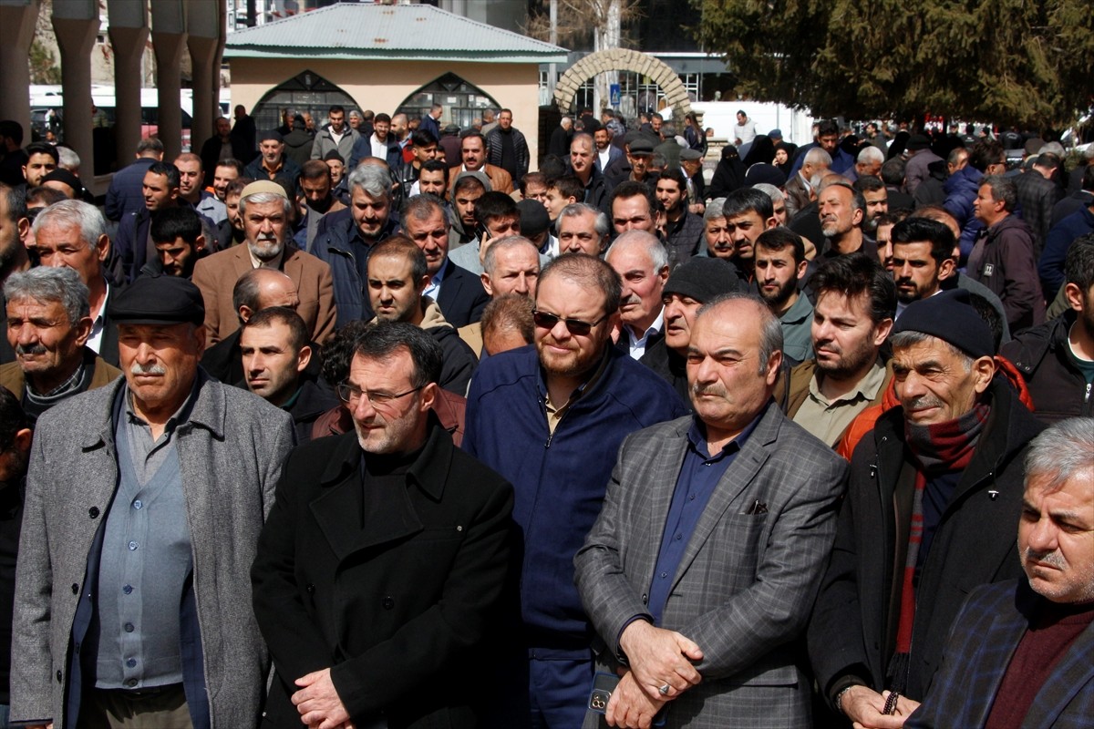 Van'da, Filistin'e Destek Platformu öncülüğünde bir araya gelenler, İsrail'in Gazze'ye yönelik...