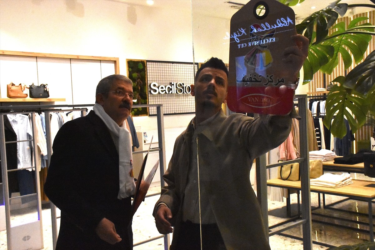 Van'da işletme sahipleri, ülkelerindeki nevruz tatilinde kente gelerek yoğunluk oluşturan...