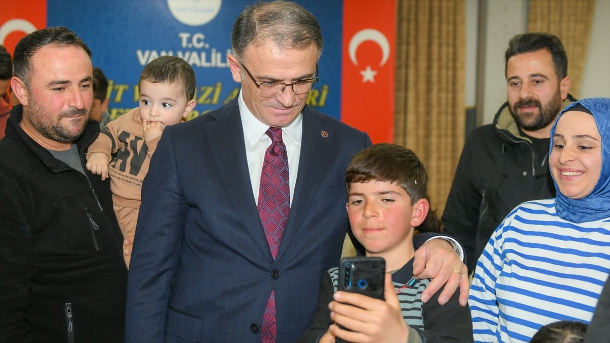 Van Valisi ve Büyükşehir Belediye Başkan Vekili Ozan Balcı, ilk iftarı şehit aileleri ve gazilerle...
