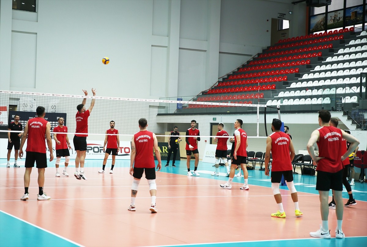 Voleybol Efeler Ligi'nde ikinci sezonunda play-offlara kalan On Hotels Alanya Belediyespor...