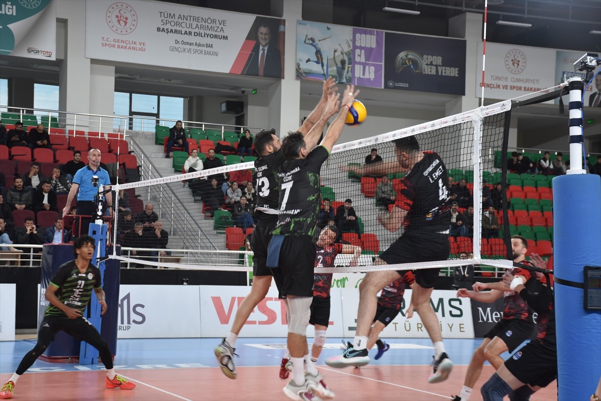 Voleybol SMS Grup Efeler Ligi'nin 24. hafta mücadelesinde, Rams Global Cizre Belediyespor, TÜRŞAD...