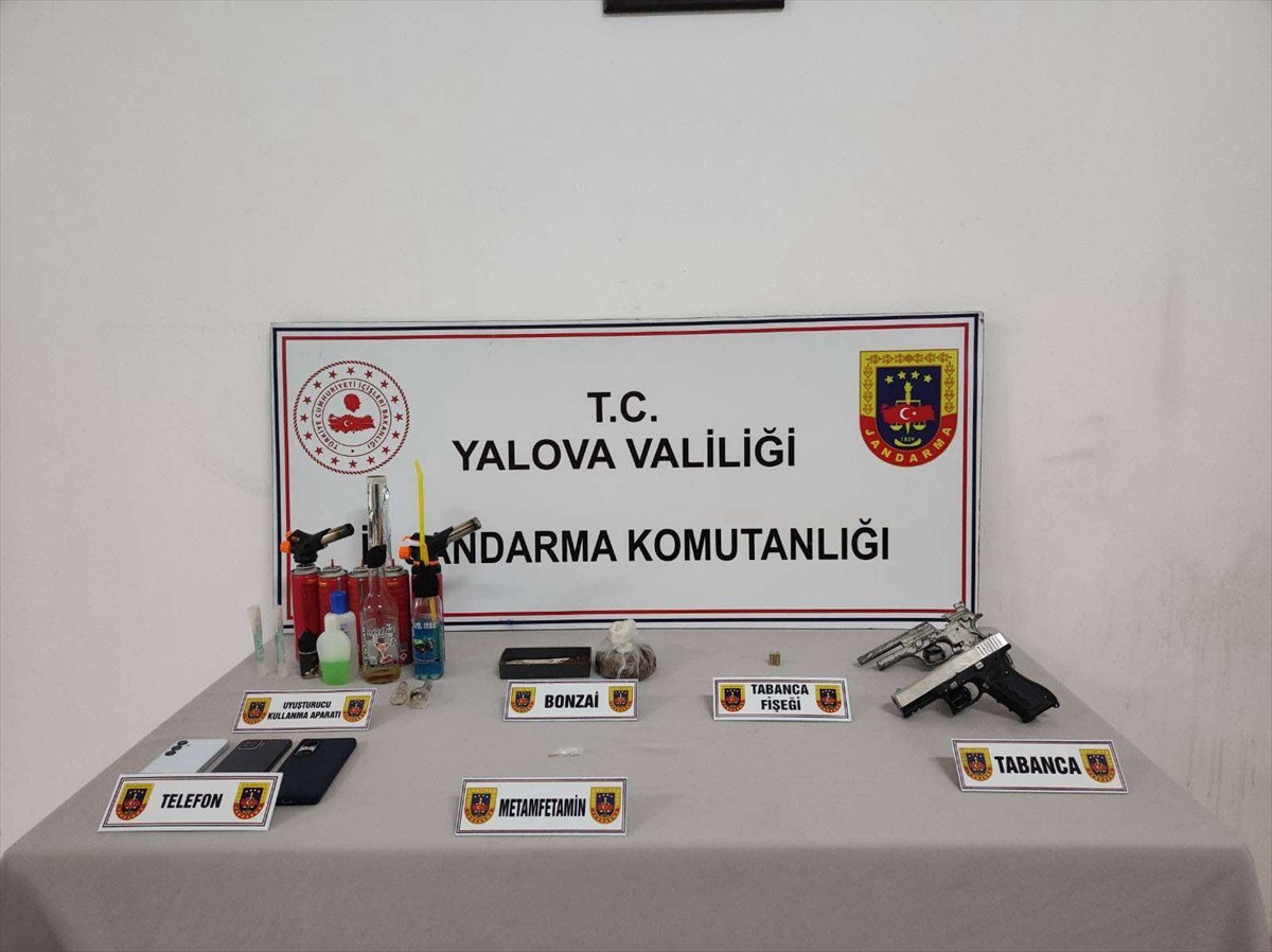 Yalova'da düzenlenen uyuşturucu operasyonunda 4 şüpheli gözaltına alındı. Aramada, 213 gram...