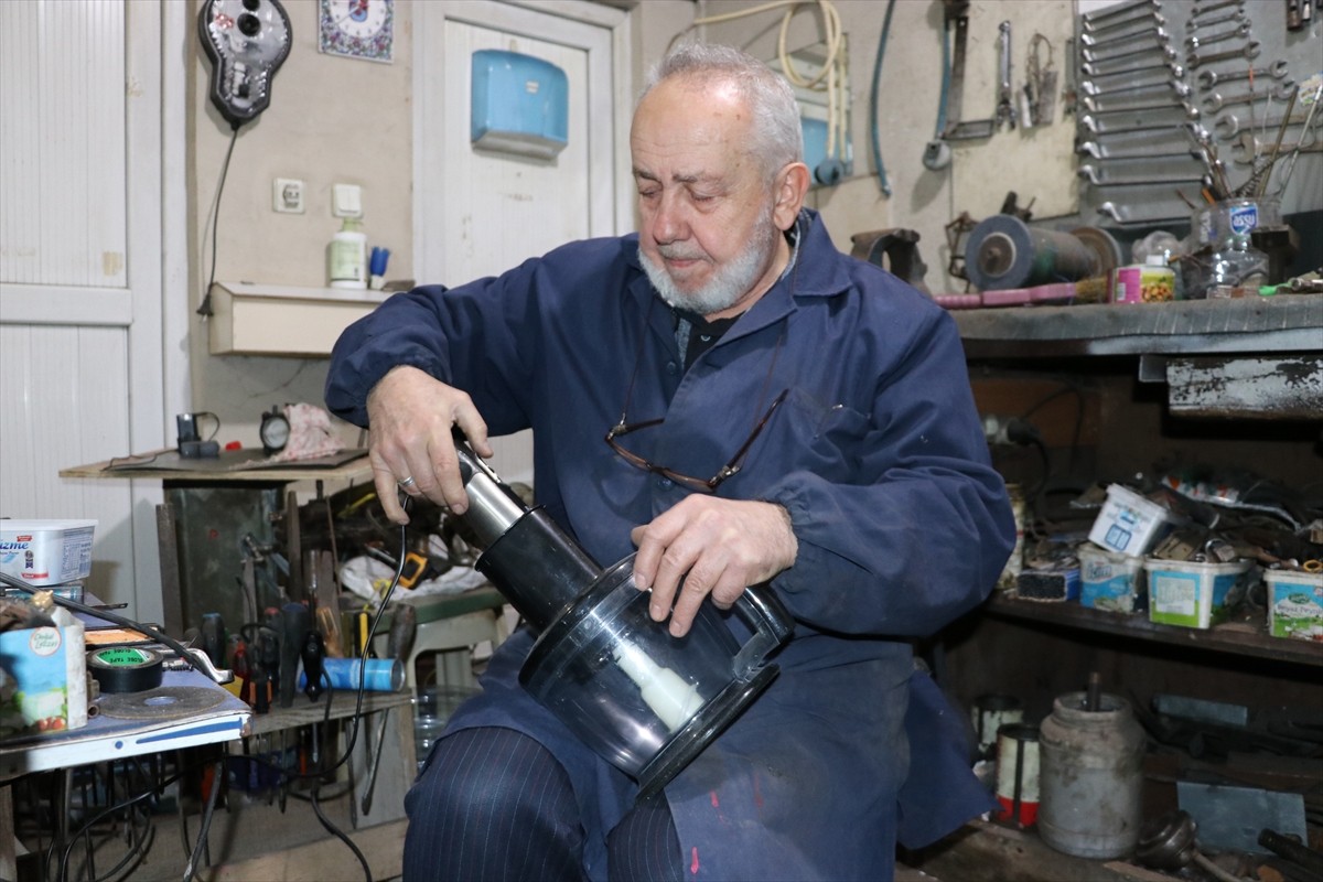 Zonguldak'ta 45 yılı geride bıraktığı meslek hayatında 2024'te "Yılın Ahisi" ödülüyle...