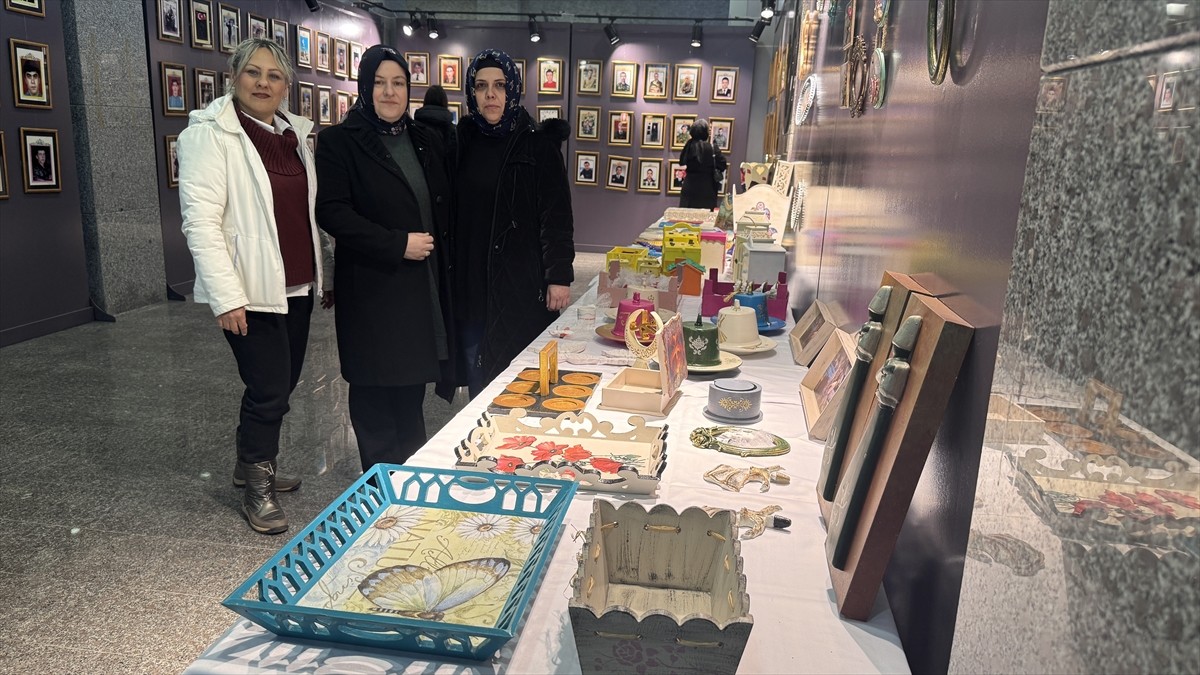 Zonguldak'ta gazi ve şehit yakınlarının yaptığı el emeği göz nuru ürünlerden oluşan sergi...