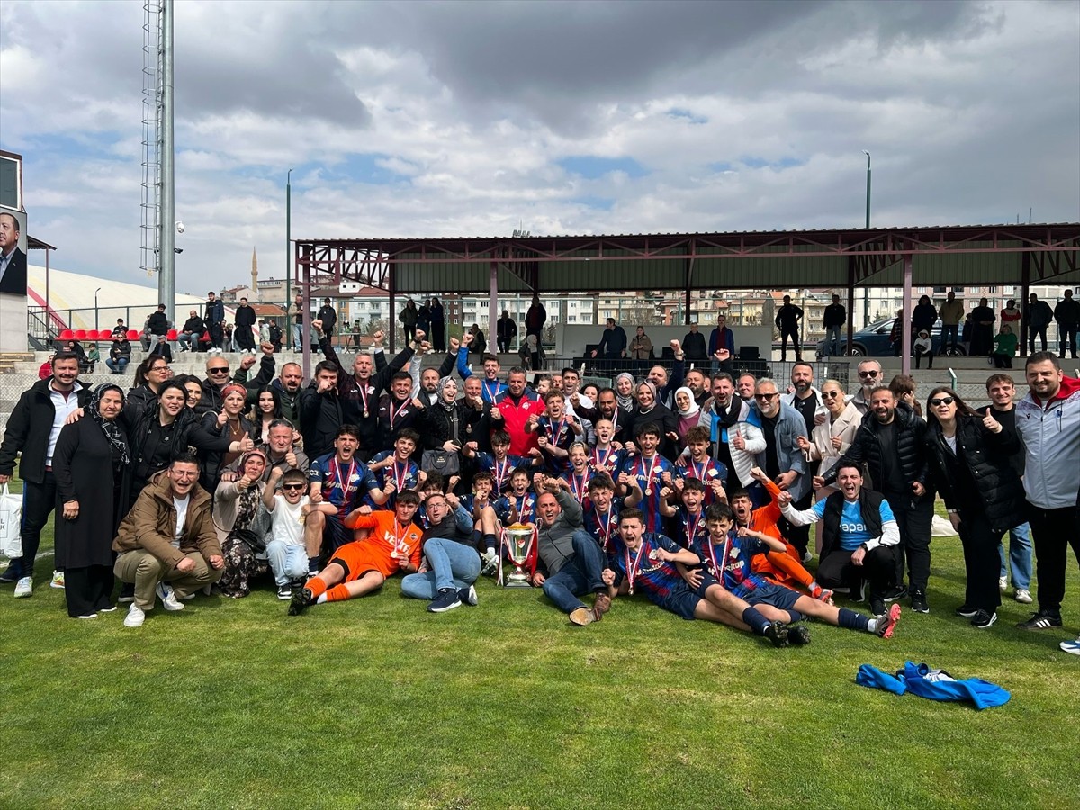 1461 Trabzon FK 14 Yaş Altı Takımı, Nevşehir'de oynanan final karşılaşmasında Bursa temsilcisi...