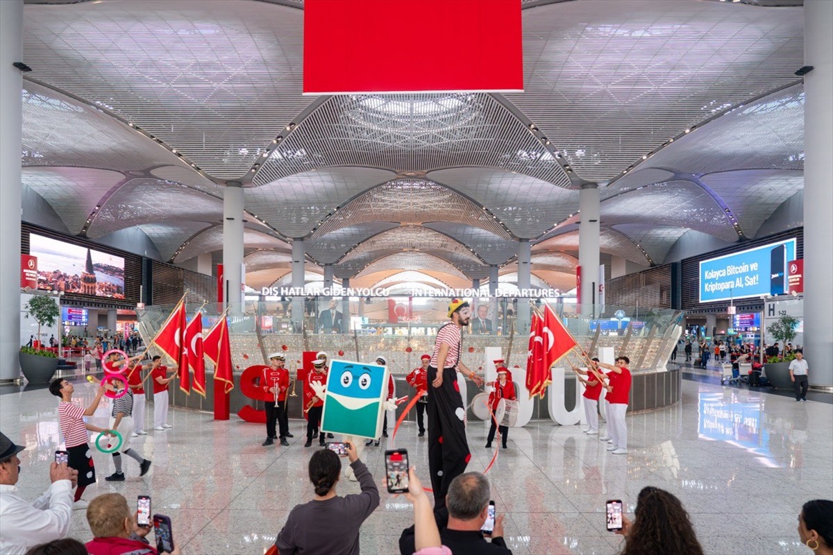 23 Nisan Ulusal Egemenlik ve Çocuk Bayramı, İstanbul Havalimanı'nda düzenlenen etkinlikle...