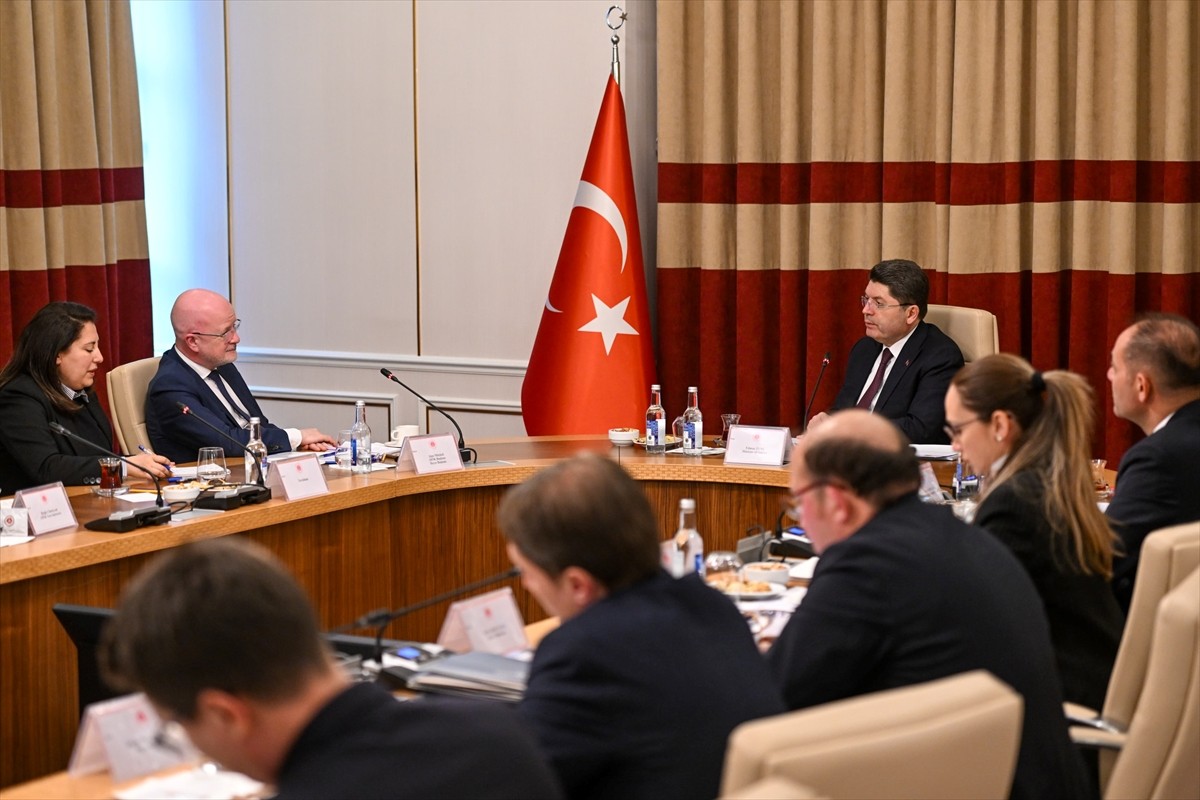 Adalet Bakanı Yılmaz Tunç, Avrupa İşkencenin Önlenmesi Komitesi Başkanı Alan Mitchell ve...