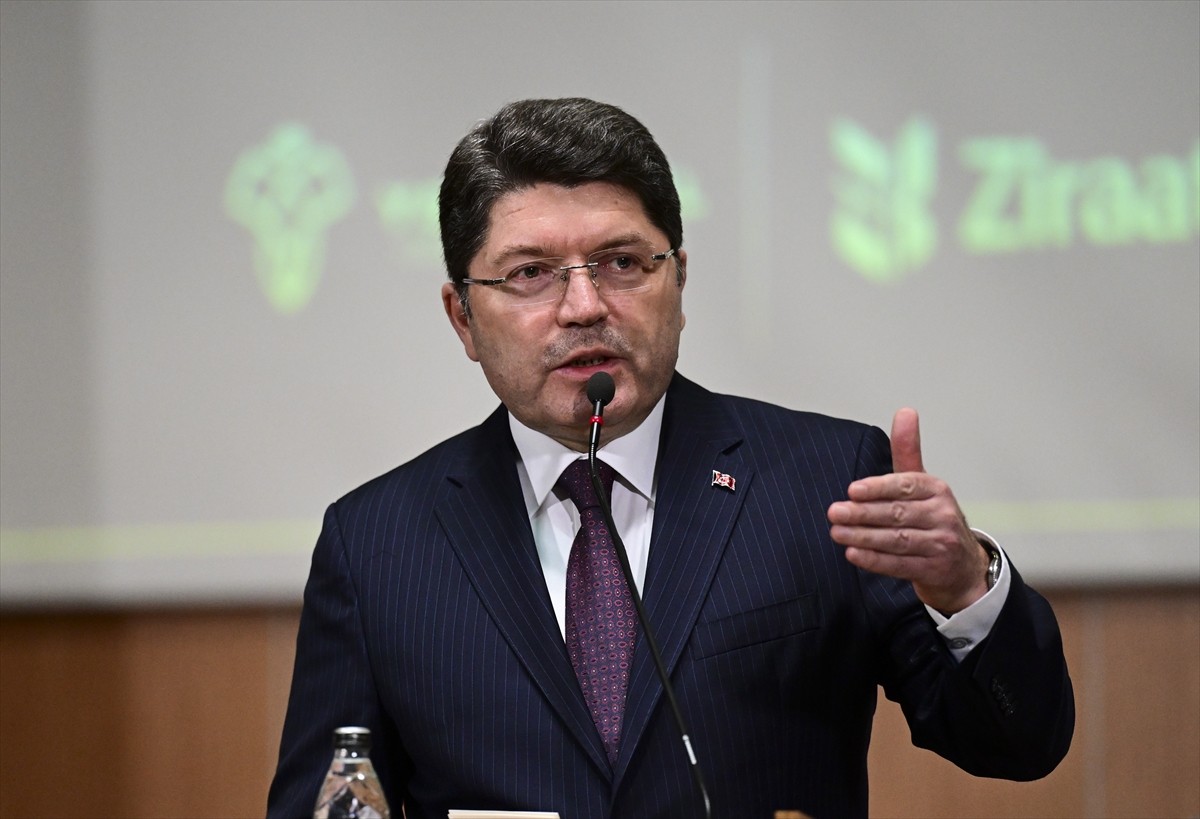 Adalet Bakanı Yılmaz Tunç, TÜGVA İhtisas Akademi'nin kapanış programında, "Türkiye'nin...