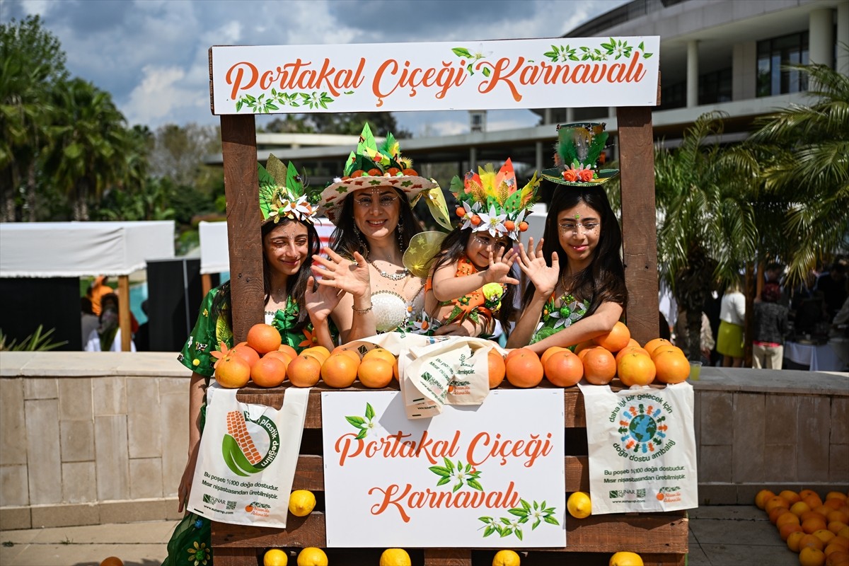 Adana'da devam eden 13. Uluslararası Portakal Çiçeği Karnavalı kapsamında "Portakallı Lezzetler...