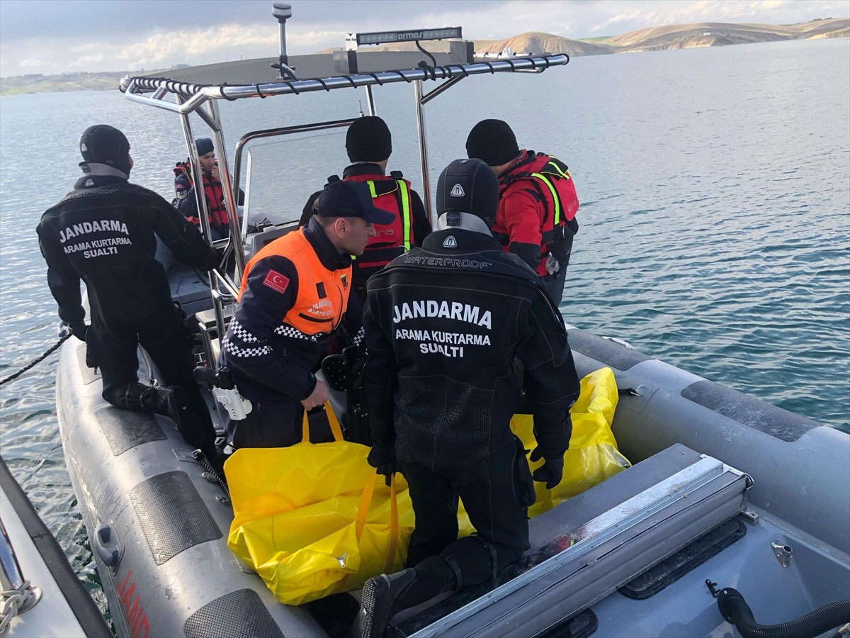 Adıyaman'ın Kahta ilçesinde, 3 gün önce arkadaşlarıyla Atatürk Barajı Göleti'nde balık avlarken...