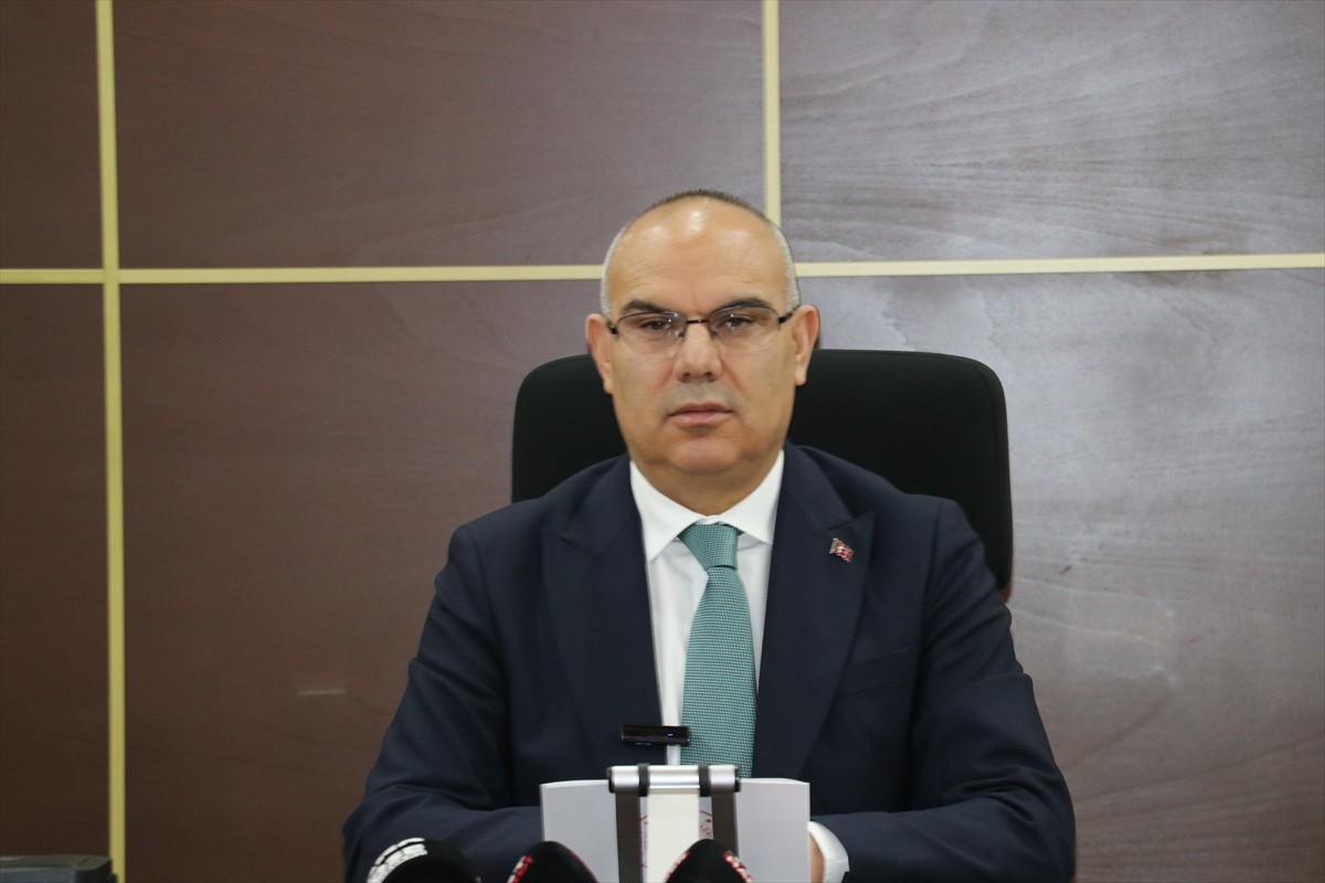 Ağrı Valisi Mustafa Koç, mart ayında hudut birliklerince 1477 düzensiz göçmenin ülkeye girişinin...