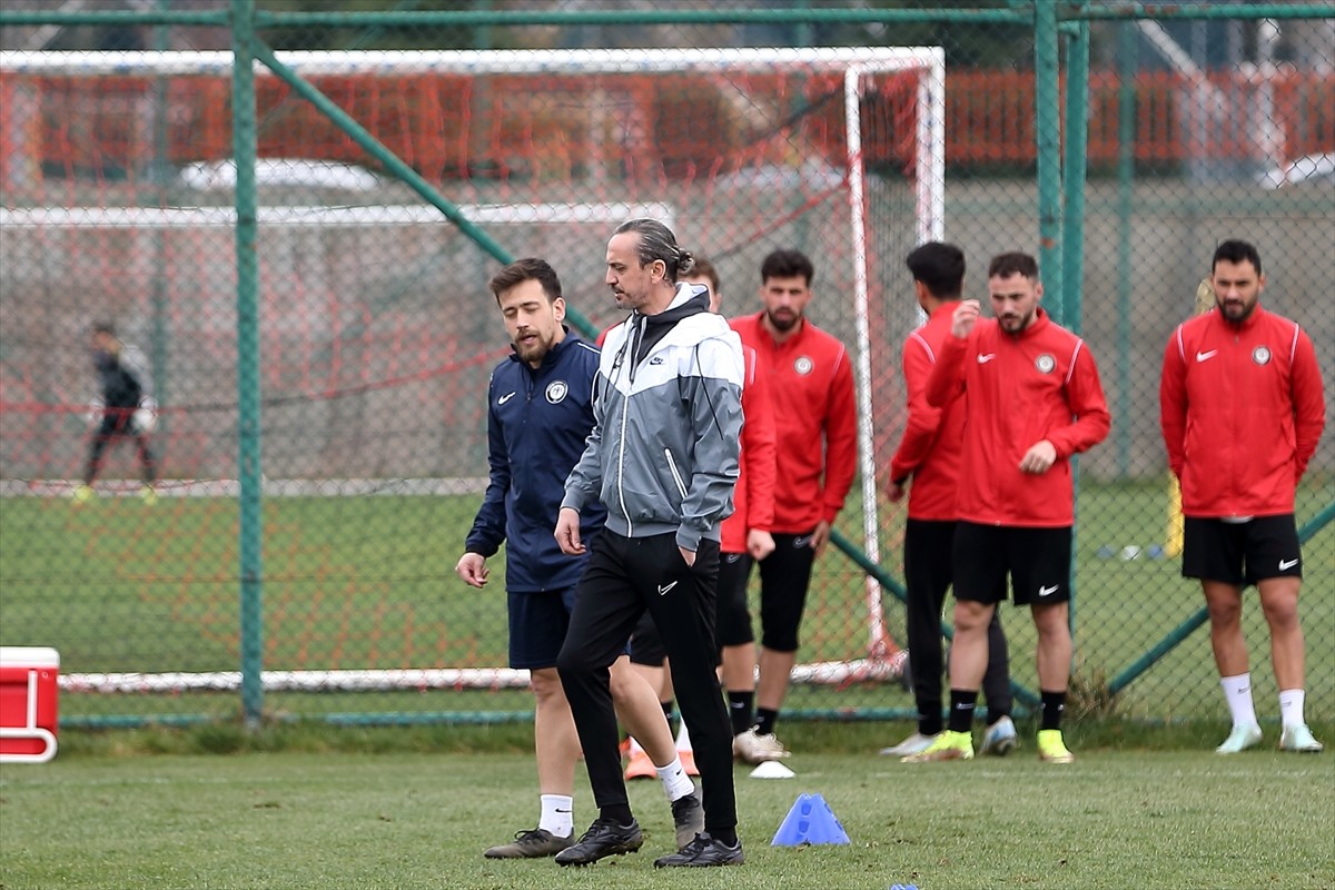 Ahlatcı Çorum FK Teknik Direktörü Tuncay Şanlı, kulüp tesislerinde düzenlediği basın toplantısında...