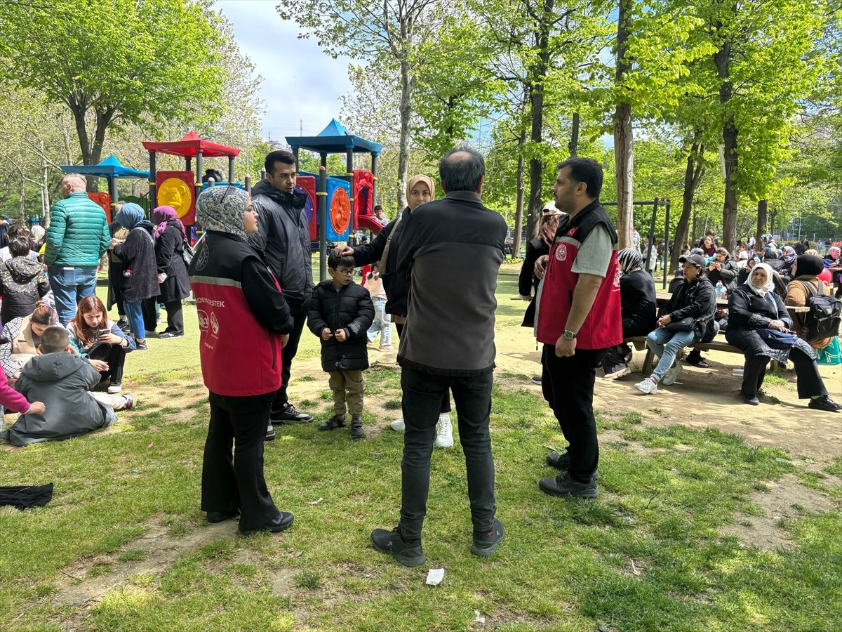 Aile ve Sosyal Hizmetler Bakanlığına bağlı Psikososyal Destek Ekipleri, İstanbul'da meydana gelen...