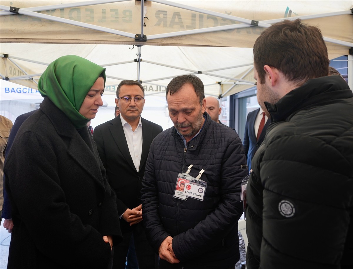 AK Parti Genel Başkan Yardımcısı Fatma Betül Sayan Kaya (solda), Bağcılar'da kimlik kontrolü...