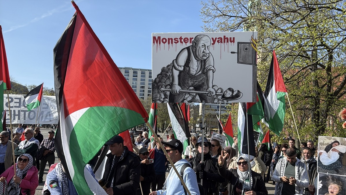 Almanya'nın başkenti Berlin'de İsrail'in Gazze'ye ve Batı Şeria'ya yönelik saldırıları protesto...