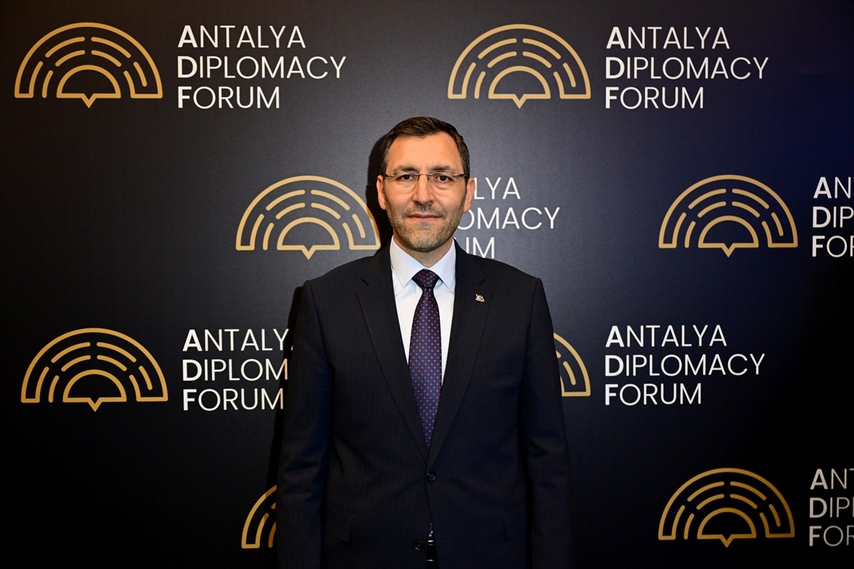 Anadolu Ajansının (AA) "Global İletişim Ortağı" olarak yer aldığı ve Cumhurbaşkanı Recep Tayyip...