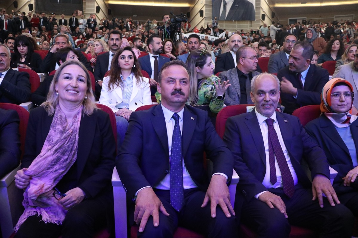  Anahtar Parti (A Parti) Genel Başkanı Yavuz Ağıralioğlu, Erciyes Kültür Merkezi'nde düzenlenen...