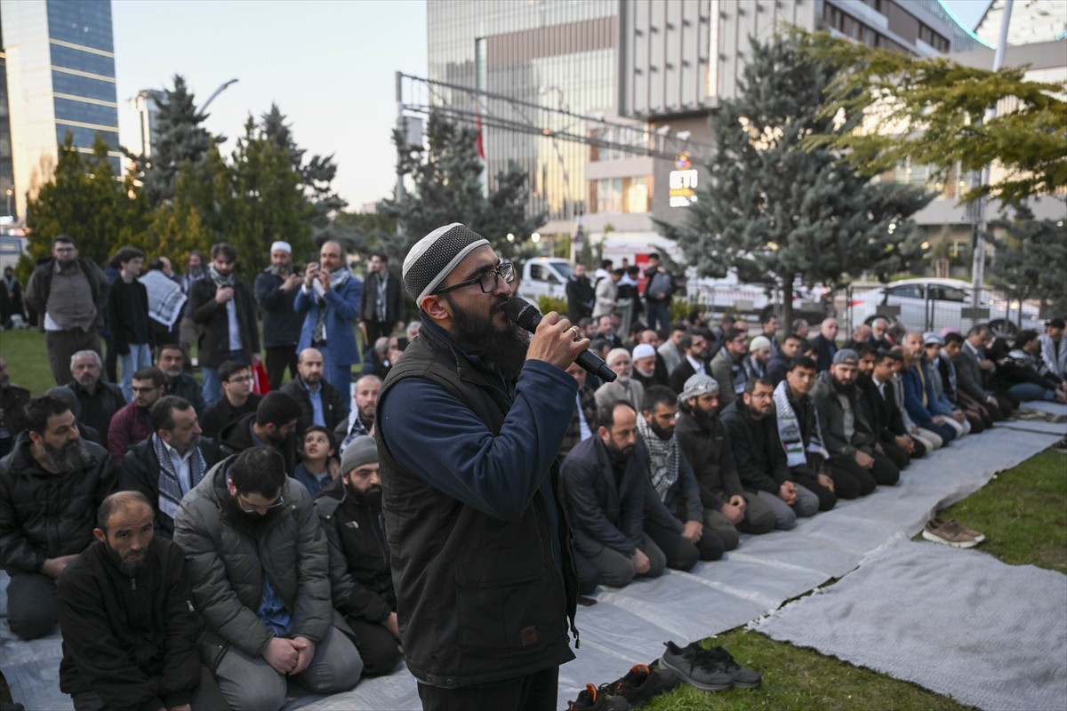 Ankara Filistin Dayanışma Platformu (ANFİDAP) üyelerince, "Soykırımın suçlusu ABD'ye lanet ve...