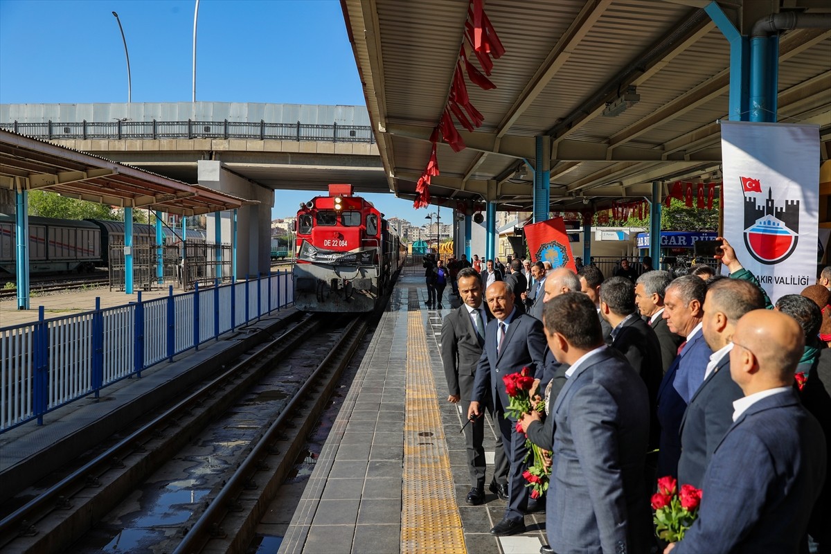 Ankara Garı'ndan bu sezon ilk seferine başlayan "Turistik Diyarbakır Ekspresi", uzun bir...
