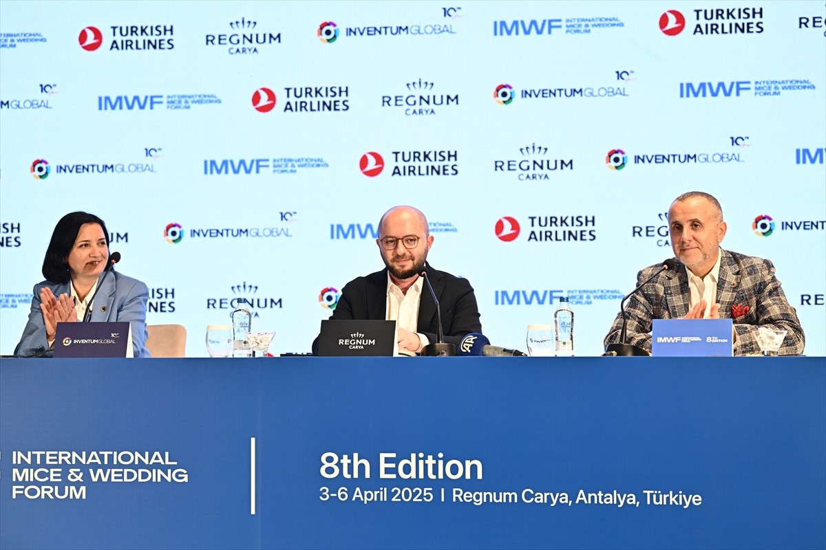 Antalya'da bu yıl 8'incisi düzenlenen Uluslararası Düğün, Kongre, Toplantı Turizmi Forumu...