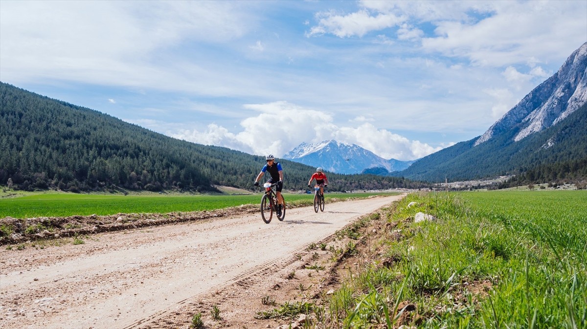 Antalya'da bu yıl üçüncüsü düzenlenen Trans Taurus Dağ Bisikleti Etap Yarışları'nın ikinci günü...