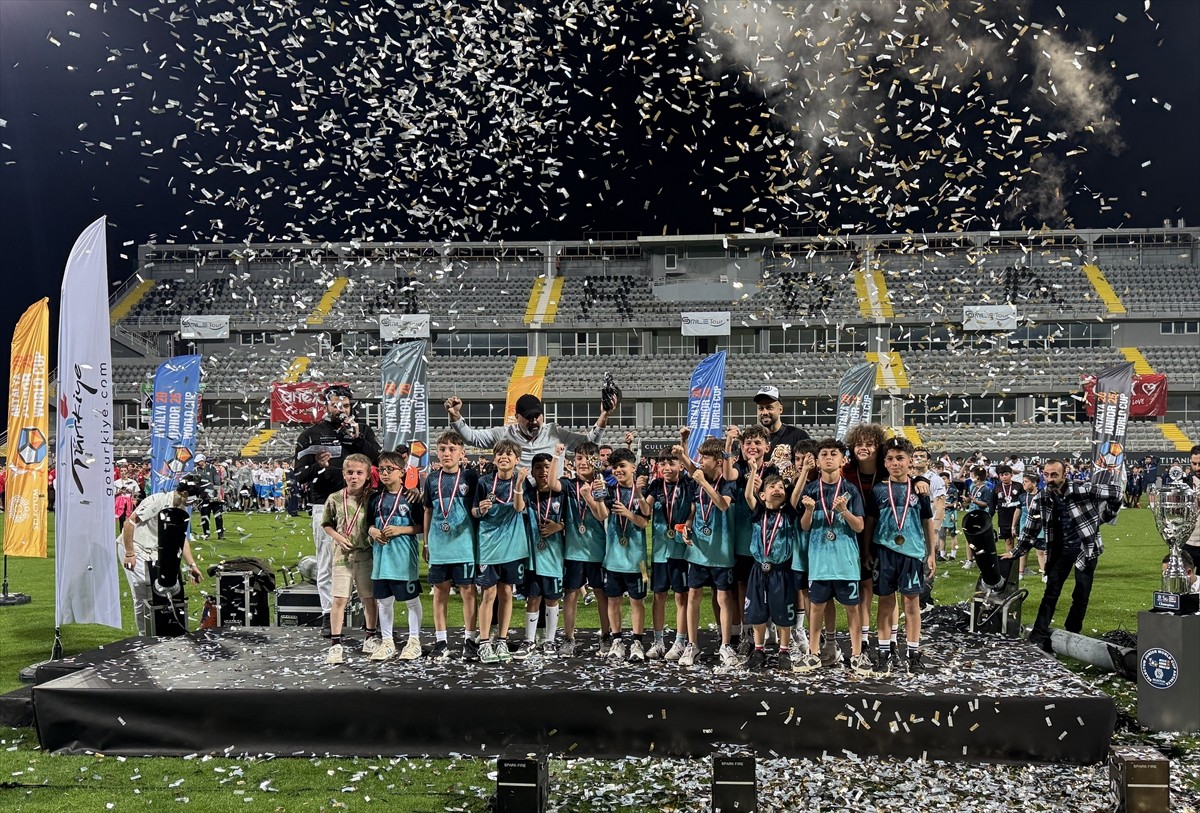 Antalya'da düzenlenen Selectum Junior World Cup Antalya'nın ikincisi tamamlandı. Dereceye giren...