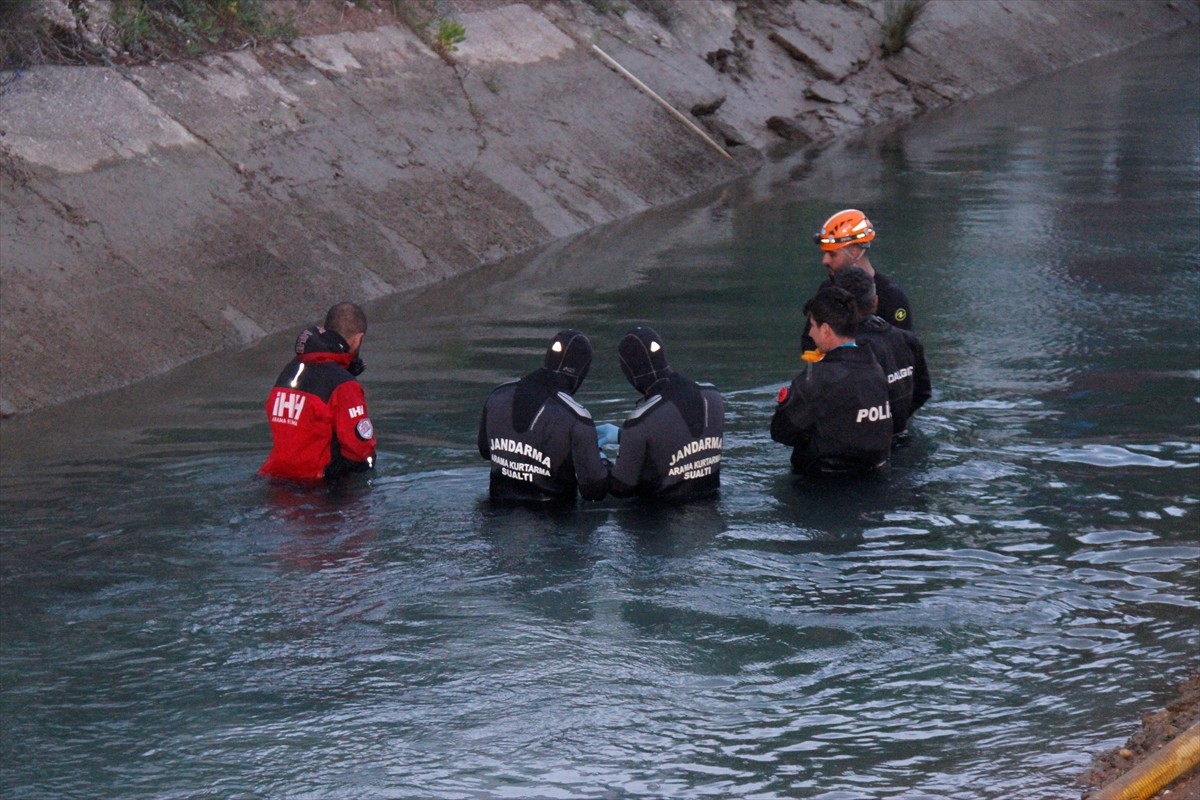 Antalya'nın Serik ilçesinde, düştüğü sulama kanalında kaybolan çocuğun cesedi bulundu.