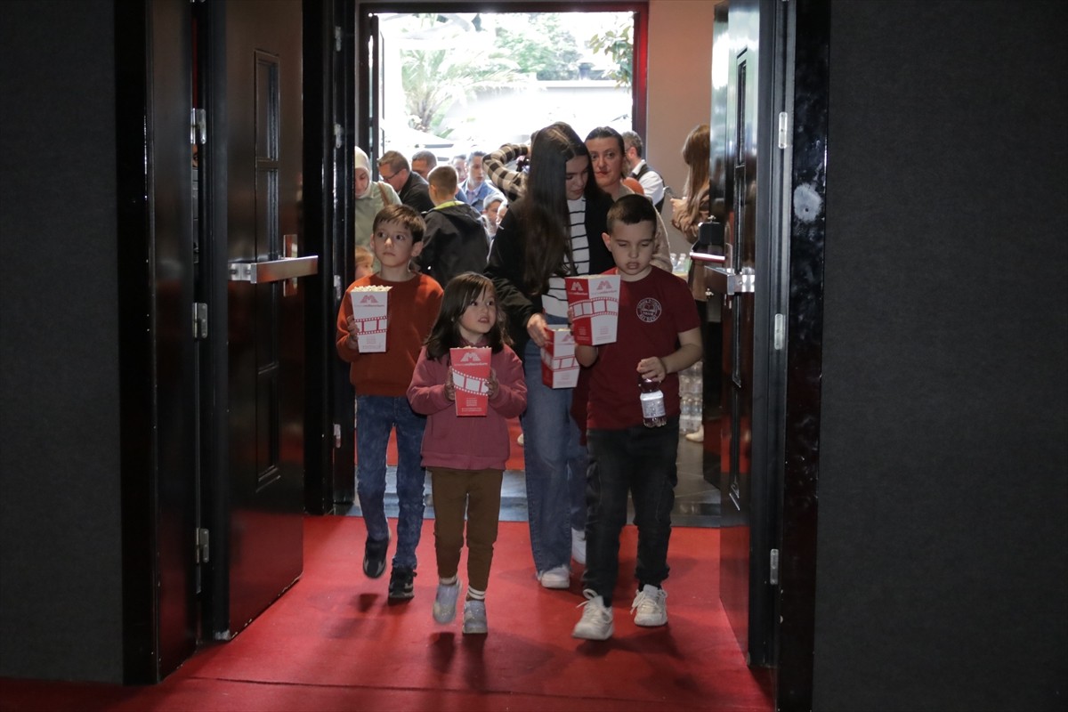 Arnavutluk'ta 23 Nisan Ulusal Egemenlik ve Çocuk Bayramı vesilesiyle etkinlikler düzenlendi. Yunus...