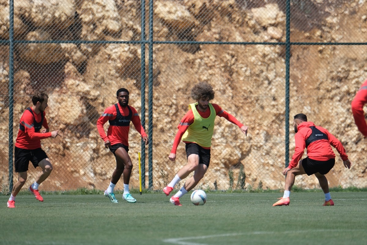 Atakaş Hatayspor, Trendyol Süper Lig'in 32. haftasında Mersin'de TÜMOSAN Konyaspor ile yapacağı...