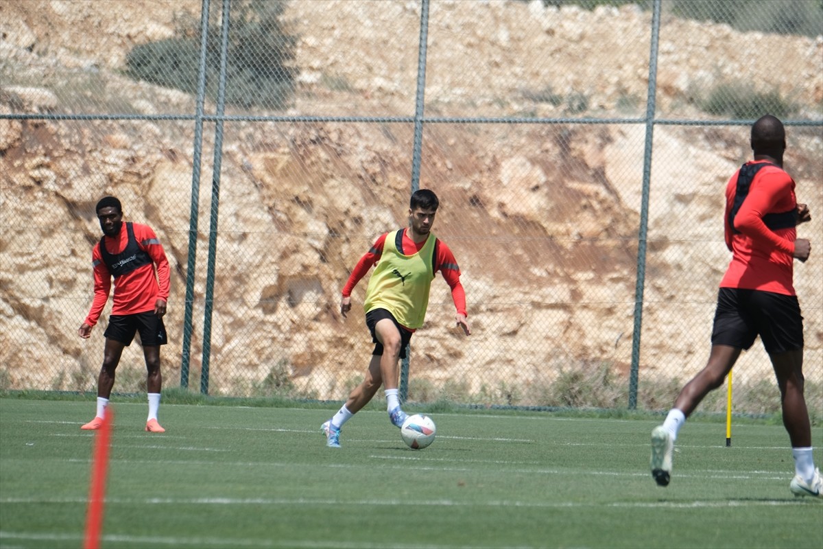 Atakaş Hatayspor, Trendyol Süper Lig'in 33. haftasında deplasmanda Beşiktaş ile yapacağı maçın...