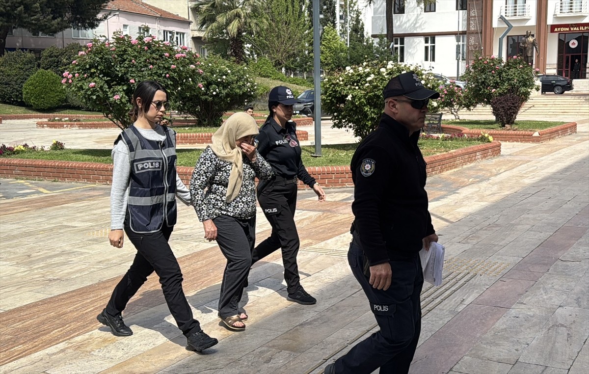 Aydın'ın Efeler ilçesinde 2 yaşındaki bebeği darbettiği gerekçesiyle gözaltına alınan bakıcı...