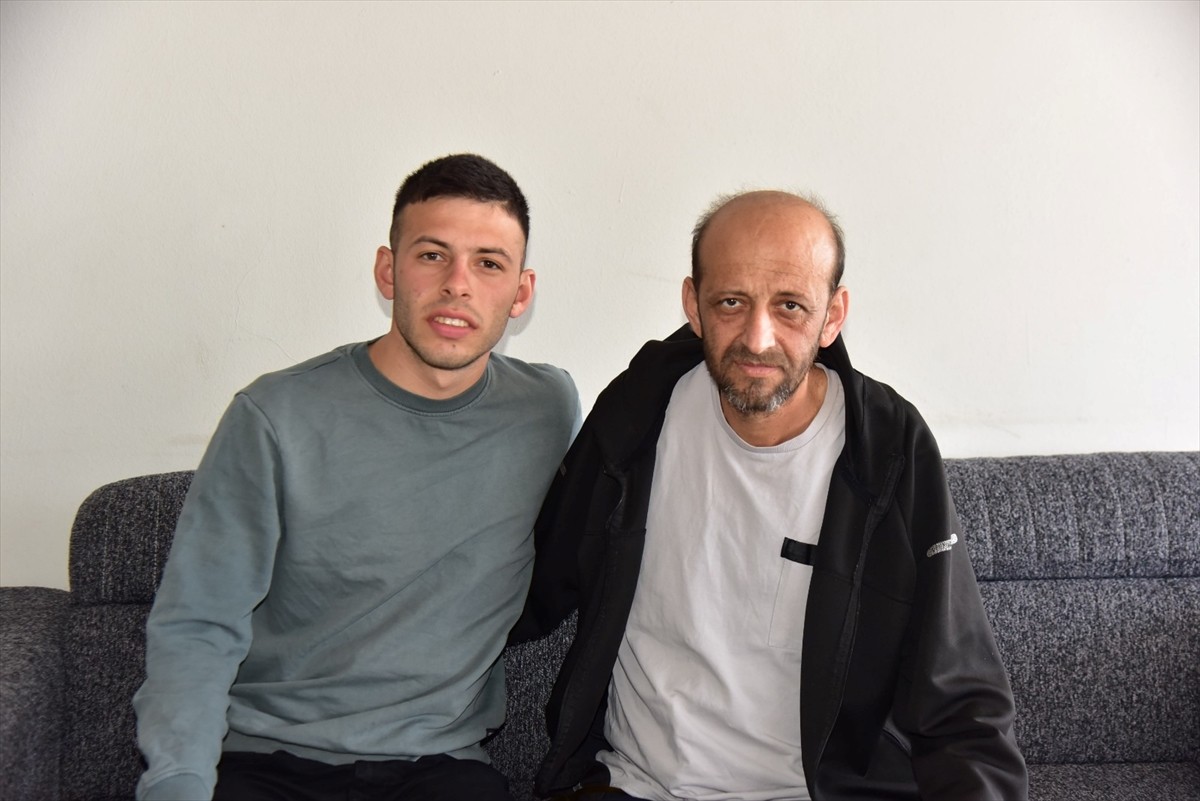 Aydın'ın İncirliova ilçesindeki Acarlar Mahallesi'nde yaşayan futbolcu İlhan Orcan, karaciğer...