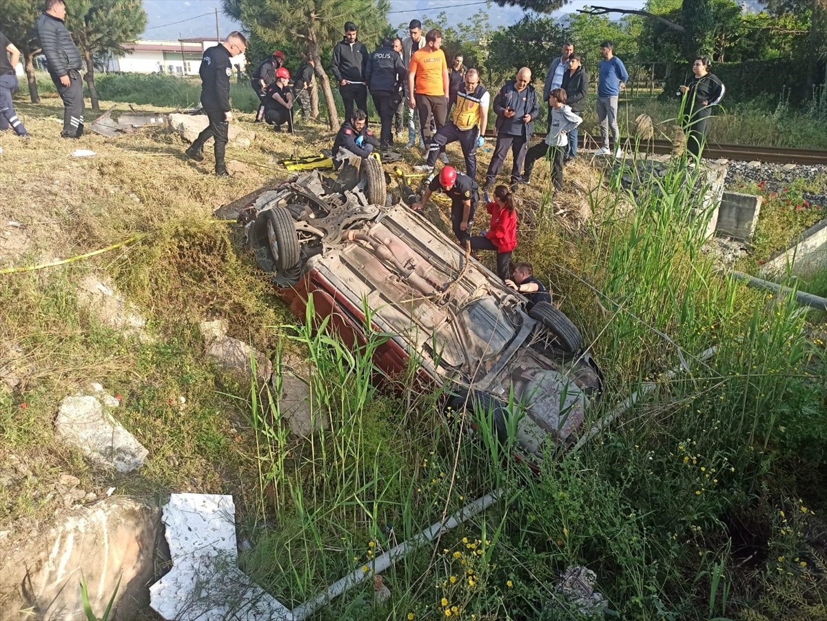 Aydın'ın Sultanhisar ilçesinde otomobilin devrilmesi sonucu 1 kişi hayatını kaybetti. Bölgeye...