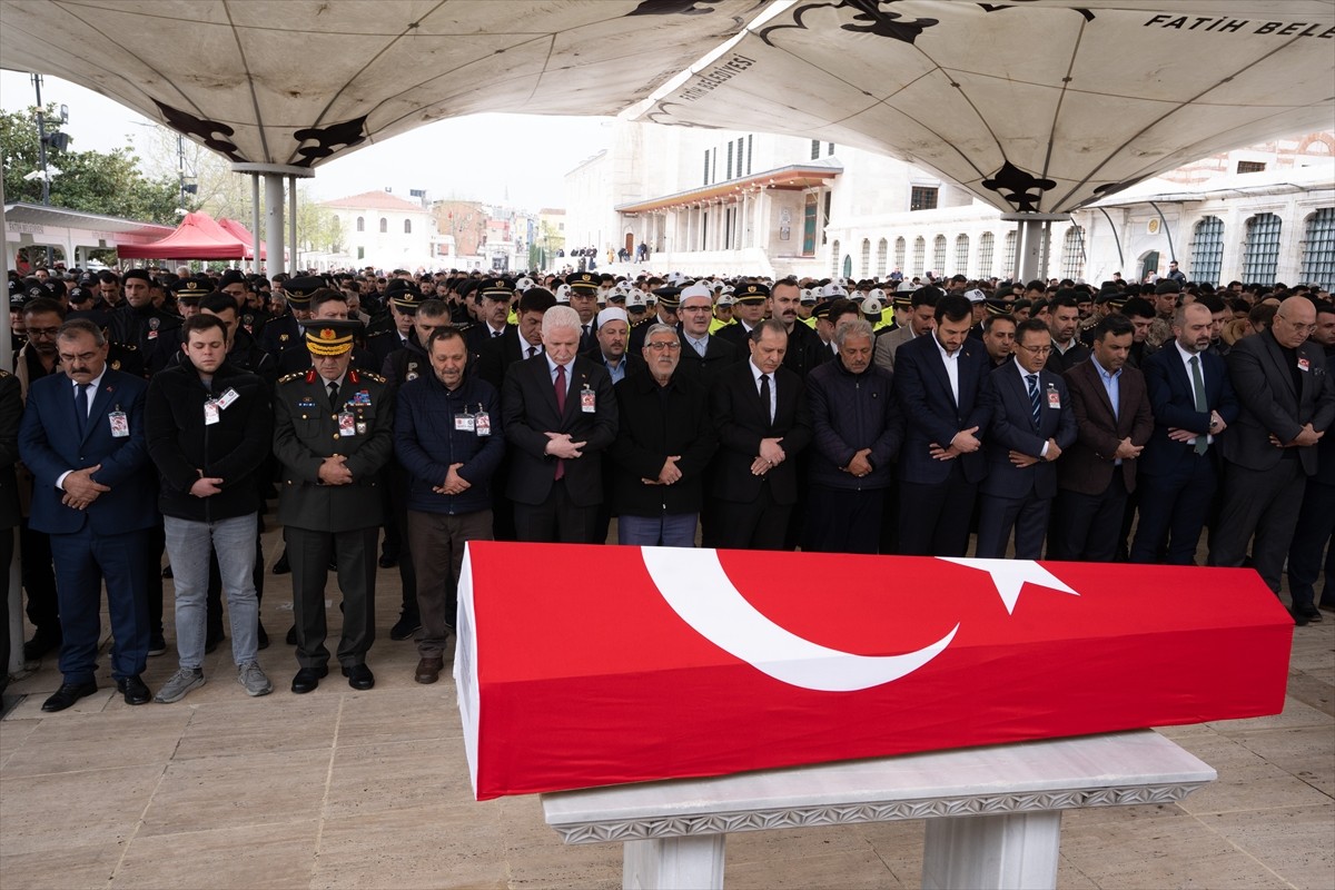 Bağcılar'da kimlik kontrolü yapmak isteyen bekçilere yönelik silahlı saldırıda yaralanan ve tedavi...