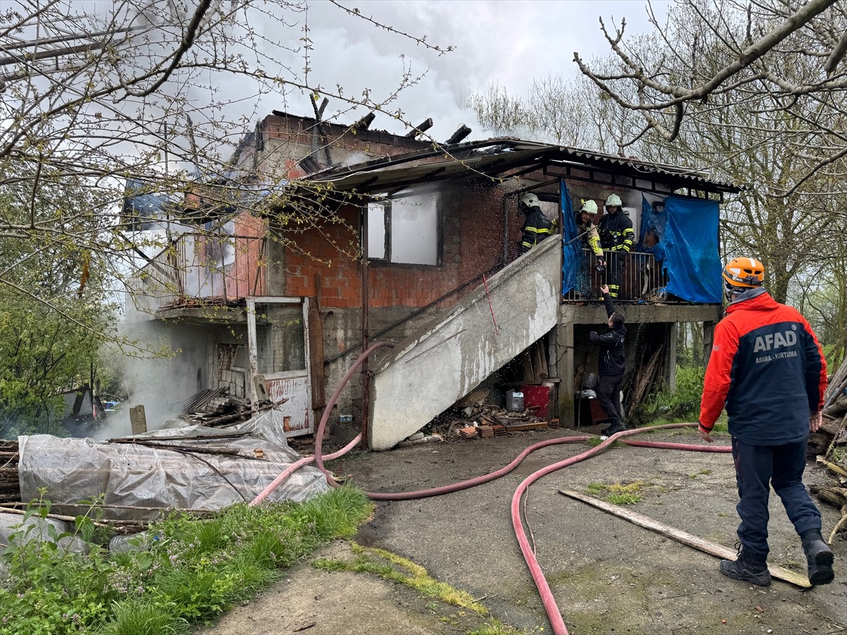 Bartın'da müstakil evde çıkan yangında 70 yaşındaki kadın hayatını kaybetti.