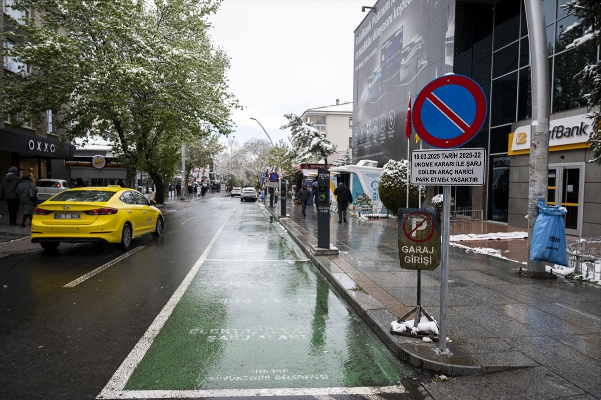 Başkentte Ulaşım Koordinasyon Merkezinin (UKOME) aldığı kararla, elektrikli araç şarj...