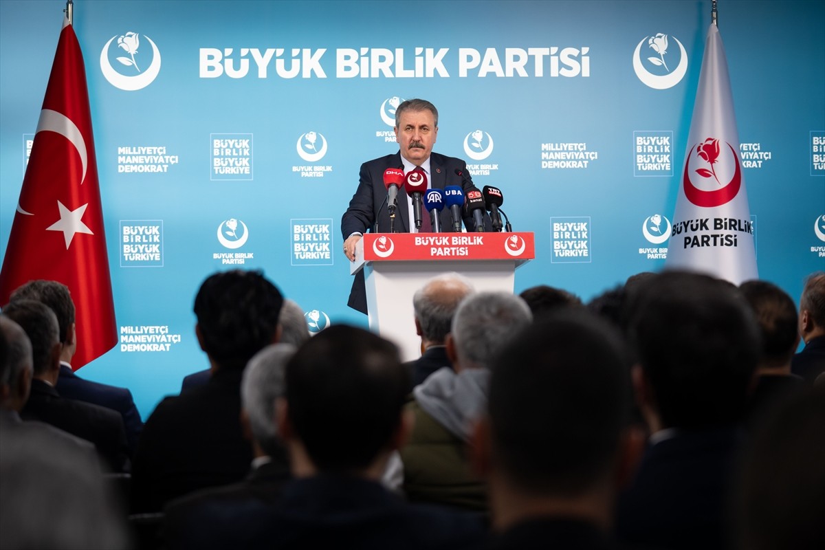 BBP Genel Başkanı Mustafa Destici,  partisinin genel merkezinde düzenlediği basın toplantısında...