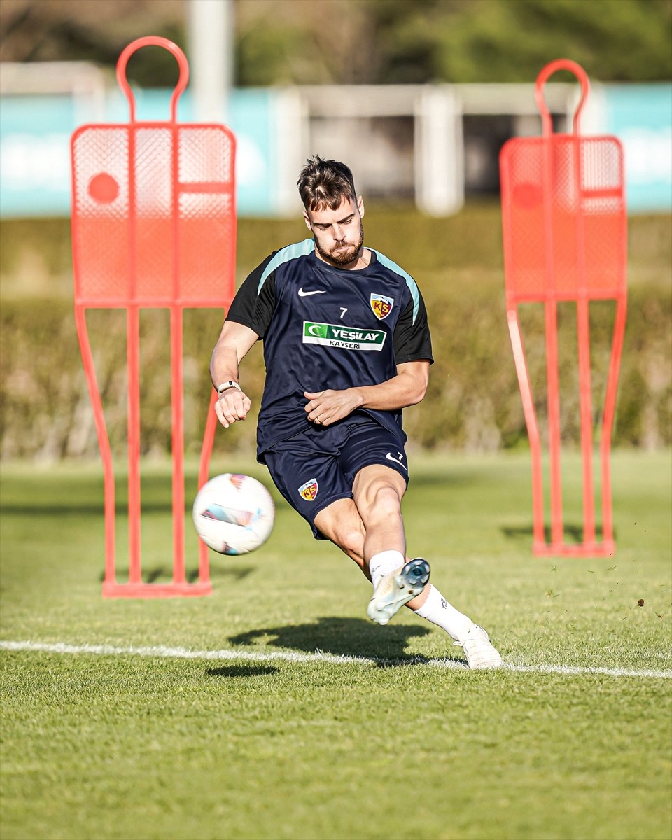 Bellona Kayserispor, Trendyol Süper Lig'in 32. haftasında, deplasmanda Fenerbahçe ile oynayacağı...