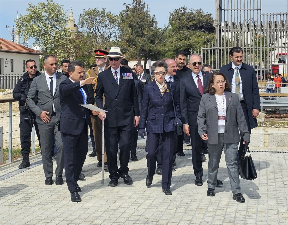 Birleşik Krallık Kraliyet Prensesi Anne, Gelibolu Yarımadası'ndaki Seddülbahir Kalesi'ni ziyaret...