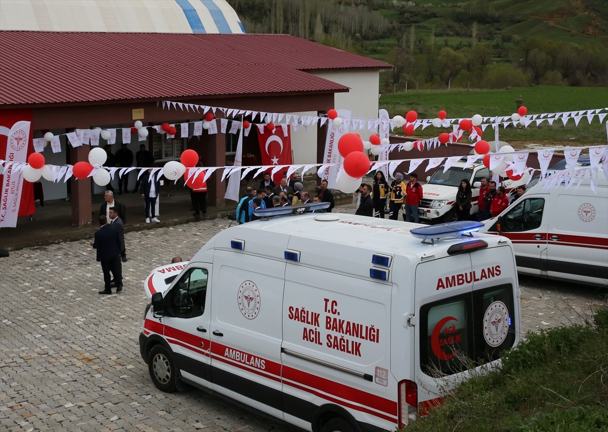 Bitlis'in Yolalan beldesinde 24. Acil Sağlık Hizmetleri İstasyonu törenle hizmet vermeye...