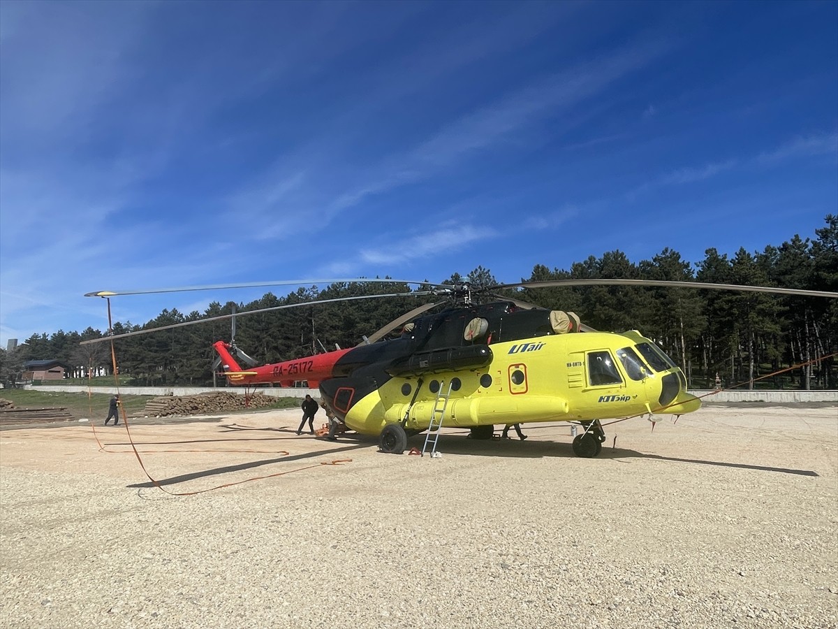 Bolu'da orman yangınlarına müdahale çalışmalarında kullanılmak üzere söndürme helikopteri...