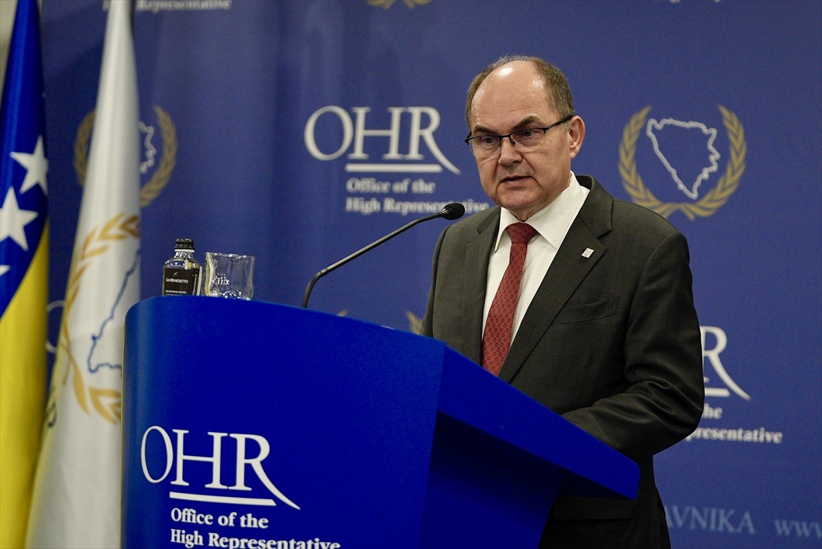 Bosna Hersek Yüksek Temsilcisi Christian Schmidt, yaptığı basın toplantısında açıklamalarda...