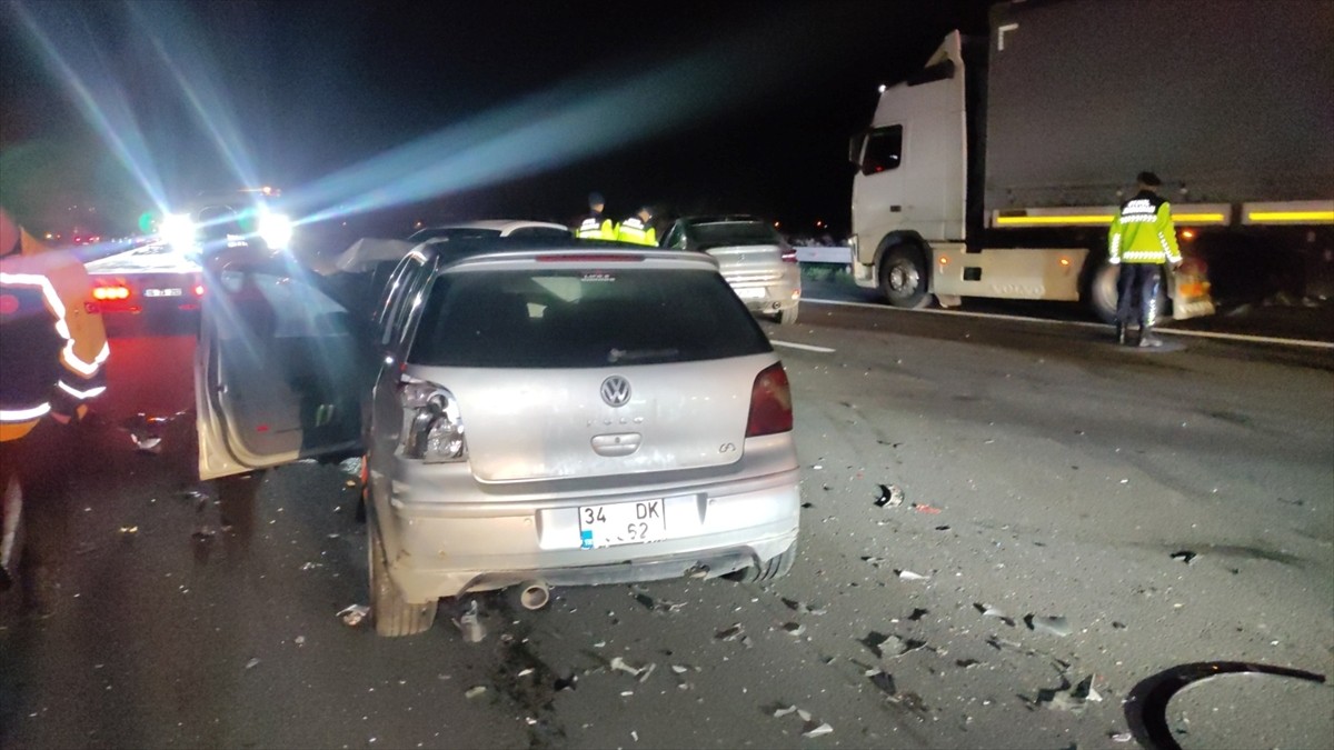 Bursa'da 4 aracın karıştığı zincirleme trafik kazasında 1 kişi yaşamını yitirdi, 7 kişi...