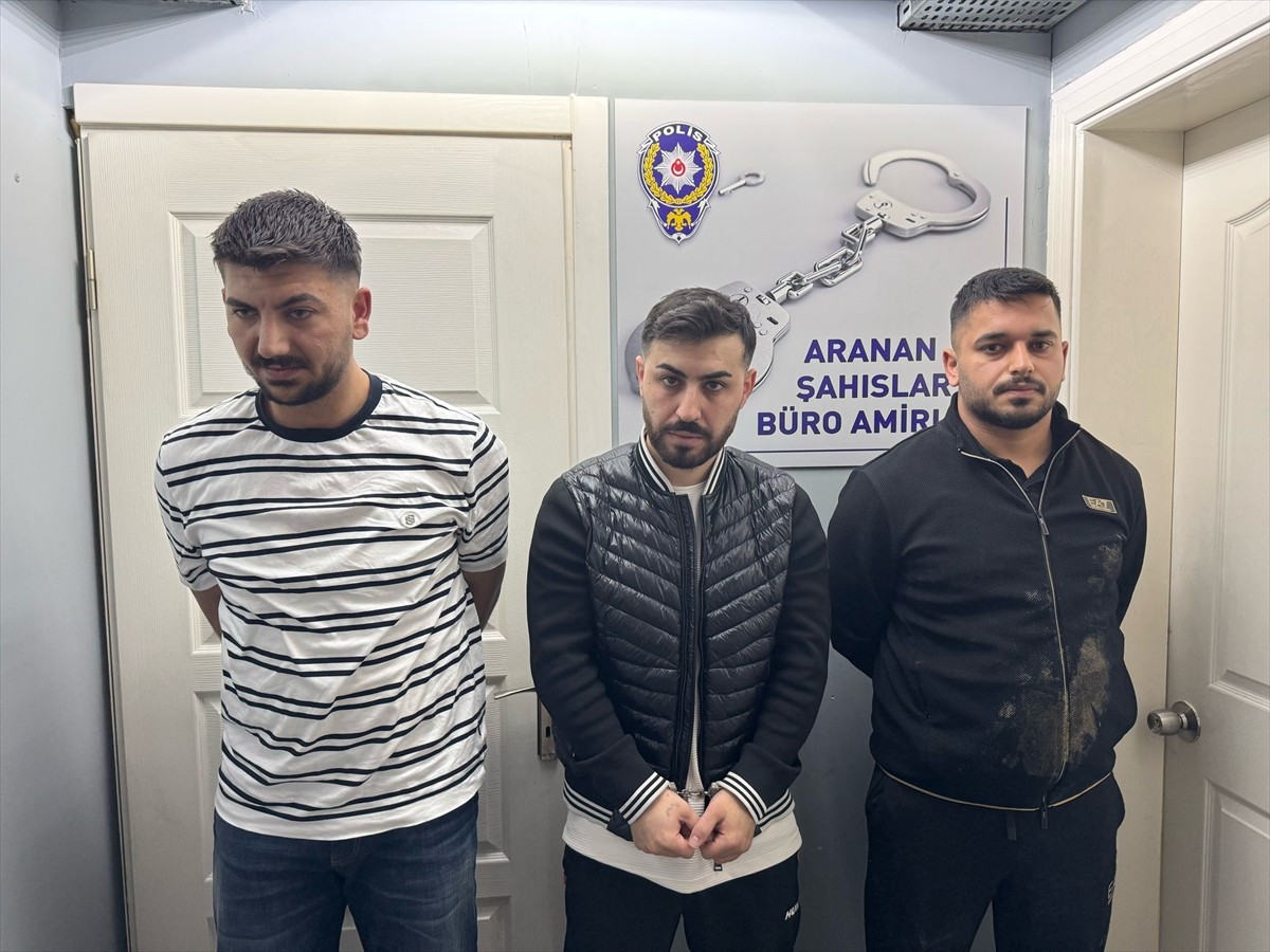 Bursa'da, haklarında kesinleşmiş hapis cezası bulunan ve çeşitli suçlardan aranan 3 hükümlü...